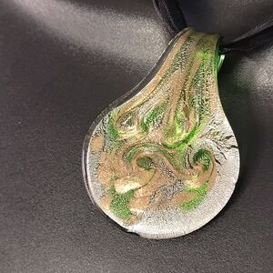 Green and gold Flat teardrop